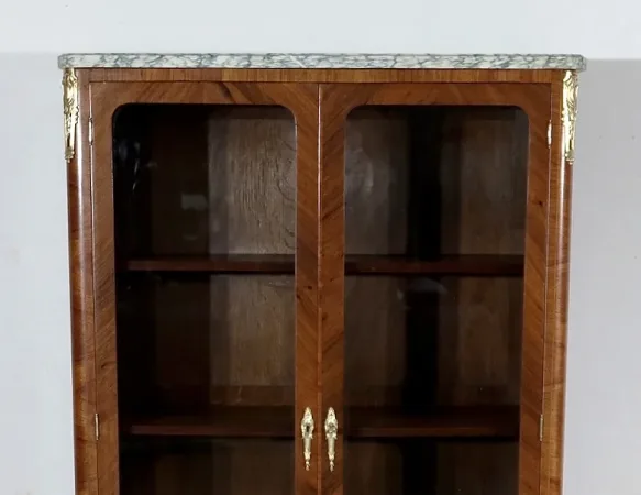 Petite Vitrine en Bois Précieux et Marbre Vert d'Estours, style Transition Louis XV / Louis XVI – Début XXe