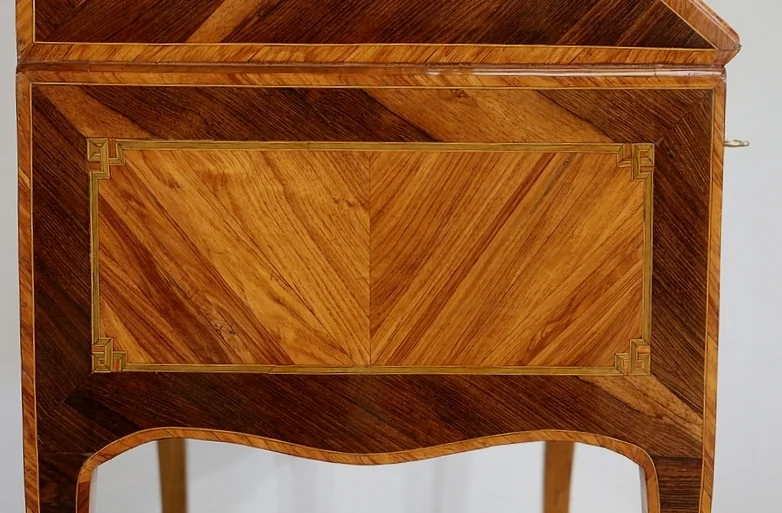 LOUIS XV PERIOD SLOPE TOP DESK