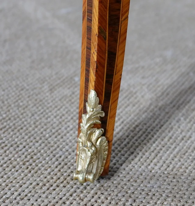 LOUIS XV PERIOD SLOPE TOP DESK