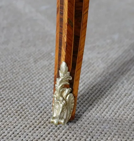 Bureau de pente de milieu en bois précieux, époque Louis XV – XVIIIe