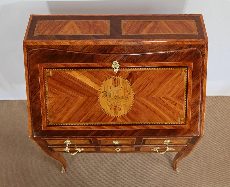 LOUIS XV PERIOD SLOPE TOP DESK