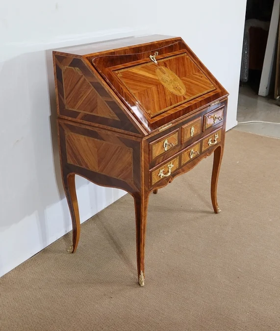 LOUIS XV PERIOD SLOPE TOP DESK