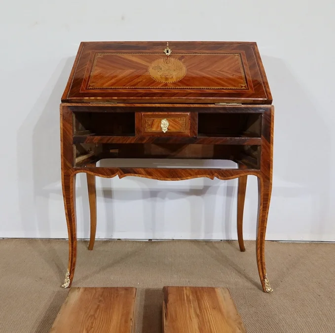 LOUIS XV PERIOD SLOPE TOP DESK