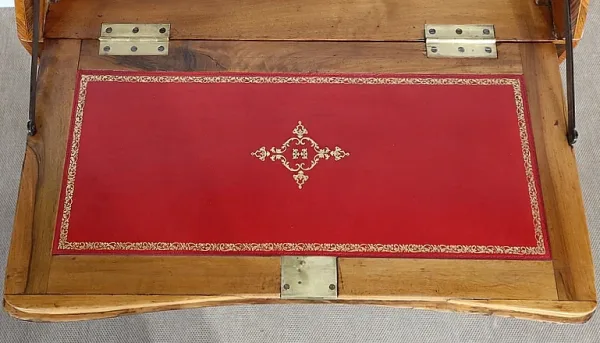 Bureau de pente de milieu en bois précieux, époque Louis XV – XVIIIe
