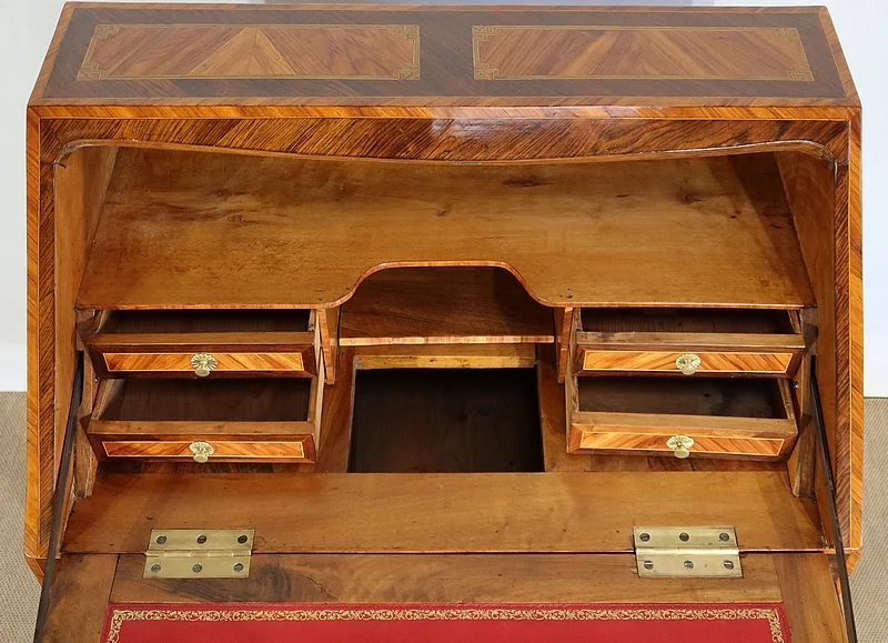 LOUIS XV PERIOD SLOPE TOP DESK