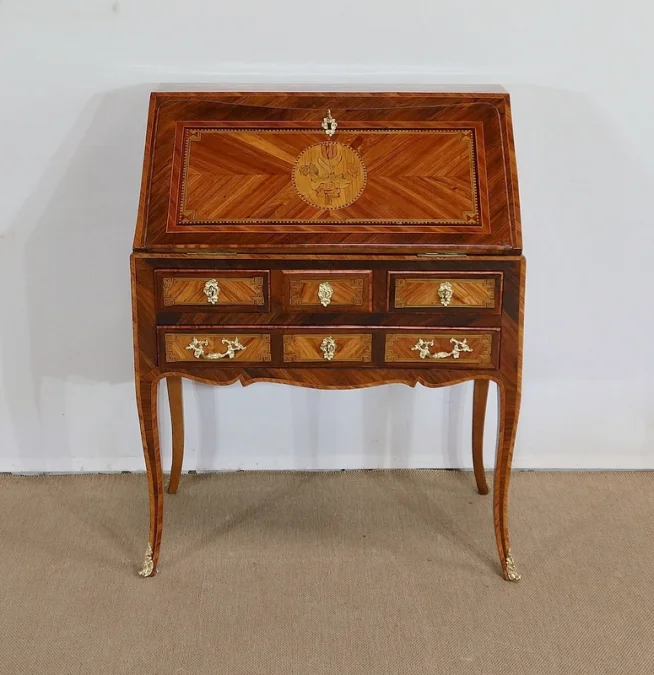 LOUIS XV PERIOD SLOPE TOP DESK