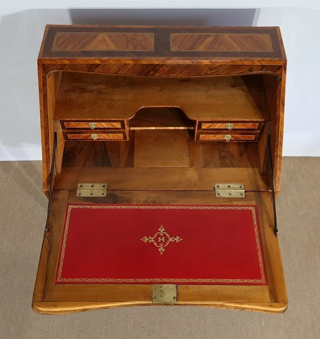 LOUIS XV PERIOD SLOPE TOP DESK