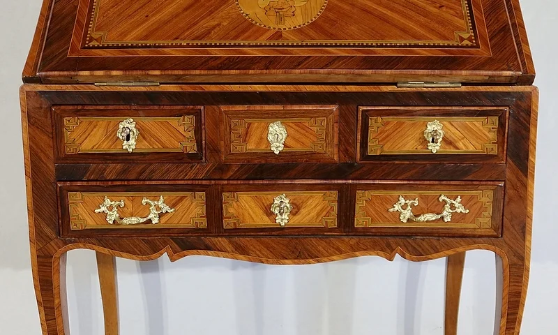 LOUIS XV PERIOD SLOPE TOP DESK