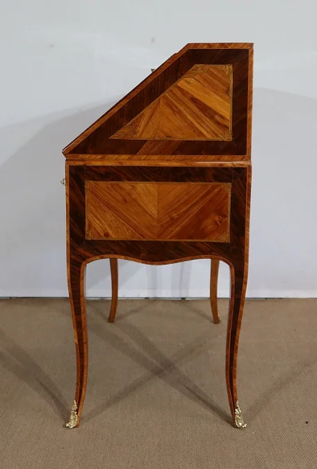 LOUIS XV PERIOD SLOPE TOP DESK