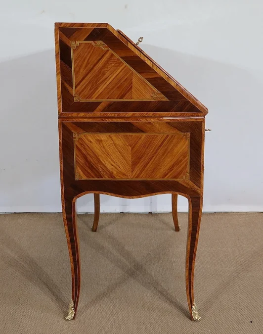 LOUIS XV PERIOD SLOPE TOP DESK
