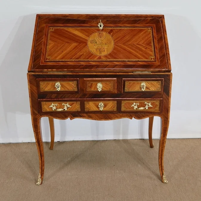 LOUIS XV PERIOD SLOPE TOP DESK