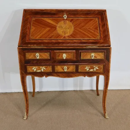 Bureau de pente de milieu en bois précieux, époque Louis XV – XVIIIe