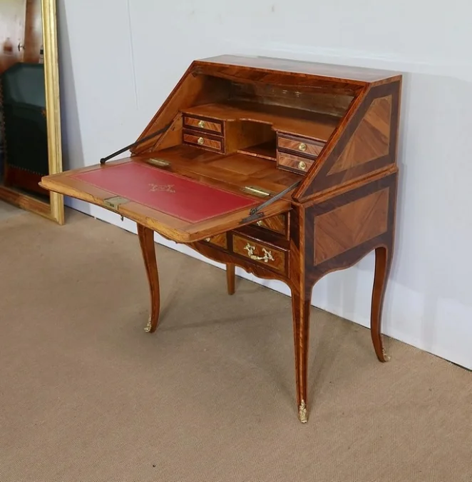 LOUIS XV PERIOD SLOPE TOP DESK