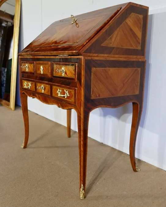 LOUIS XV PERIOD SLOPE TOP DESK