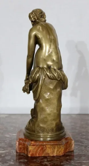 A. CARRIER BELLEUSE 的青铜雕像