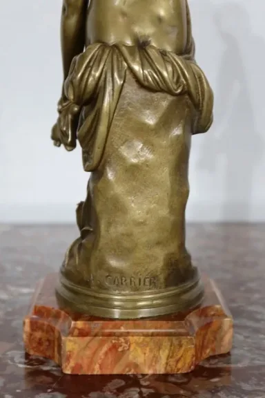A. CARRIER BELLEUSE 的青铜雕像