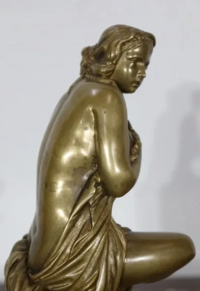A. CARRIER BELLEUSE 的青铜雕像