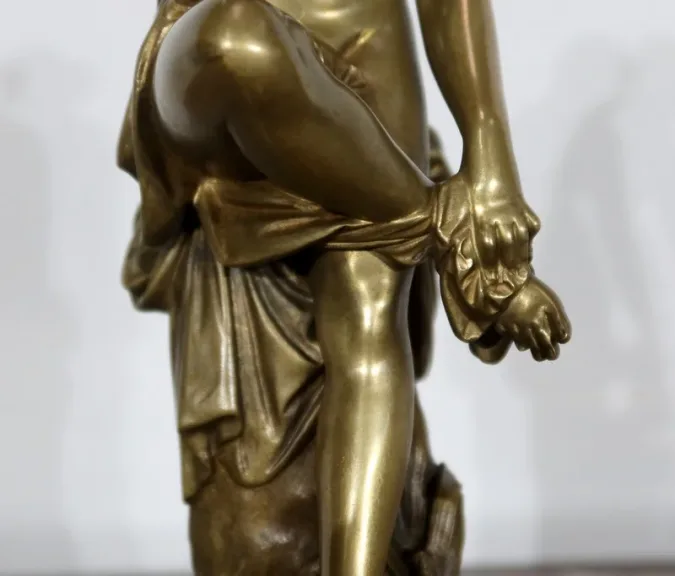 A. CARRIER BELLEUSE 的青铜雕像