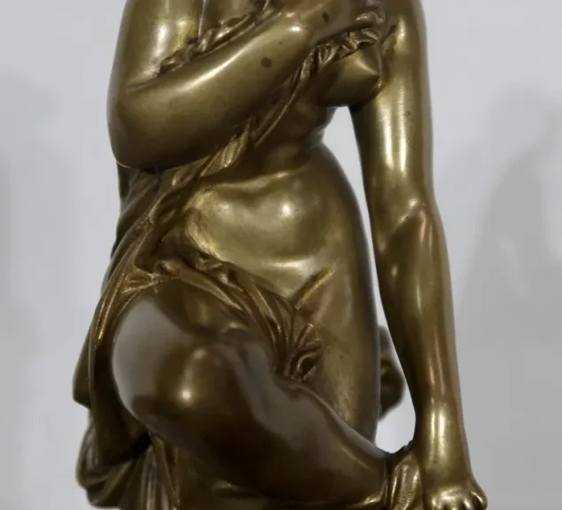 A. CARRIER BELLEUSE 的青铜雕像
