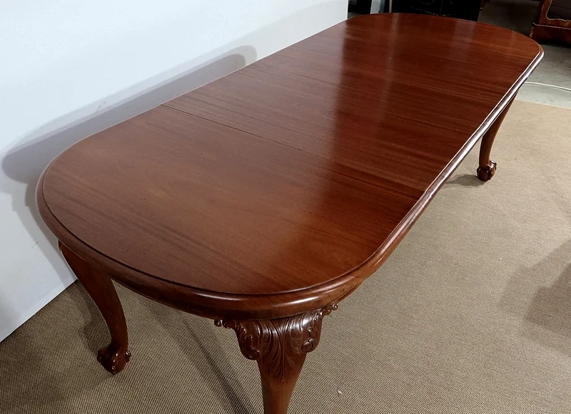 TABELLE IM CHIPPENDALE-STIL