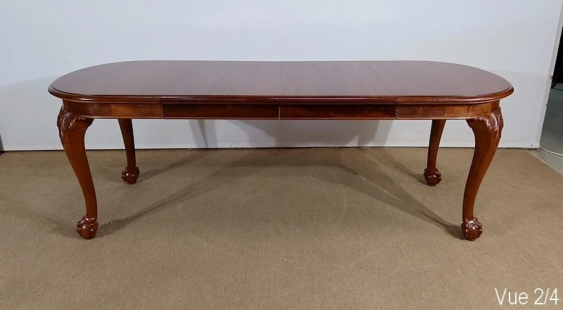 TABELLE IM CHIPPENDALE-STIL