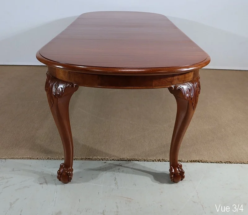TABELLE IM CHIPPENDALE-STIL