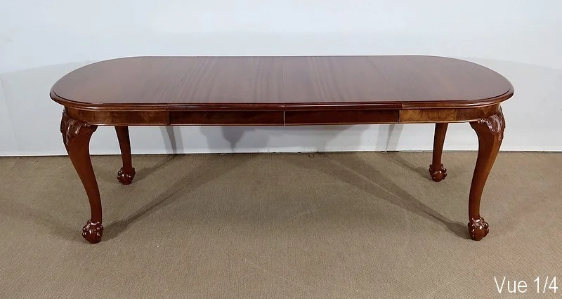 TABELLE IM CHIPPENDALE-STIL