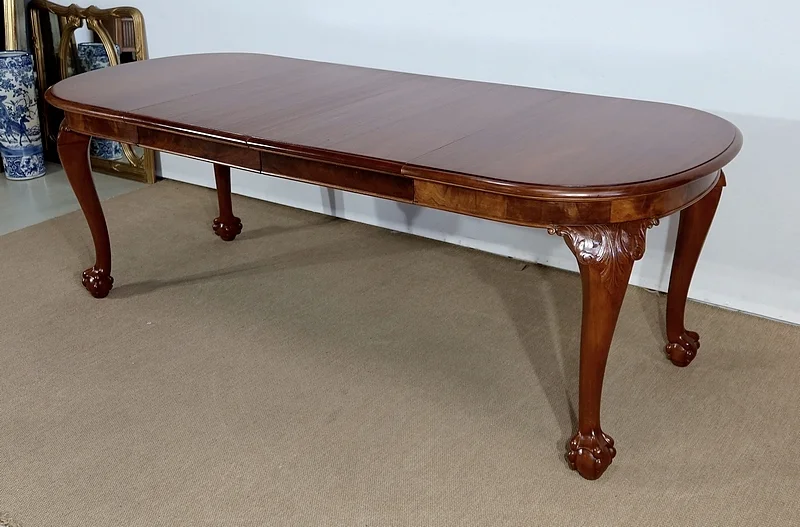 TABELLE IM CHIPPENDALE-STIL