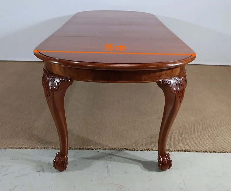 TABELLE IM CHIPPENDALE-STIL