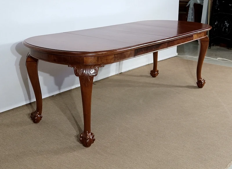 TABELLE IM CHIPPENDALE-STIL