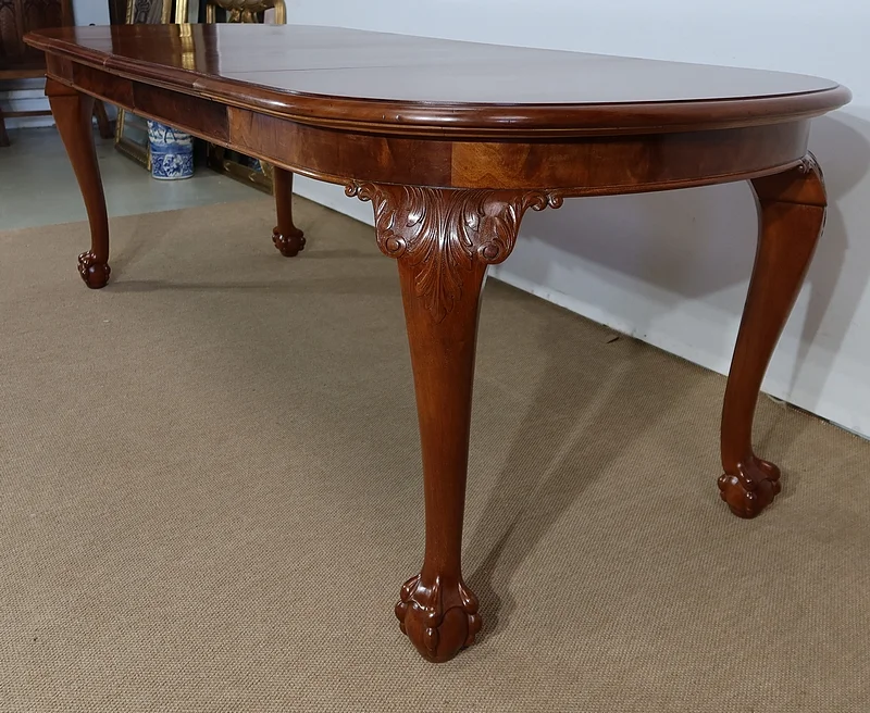 TABELLE IM CHIPPENDALE-STIL