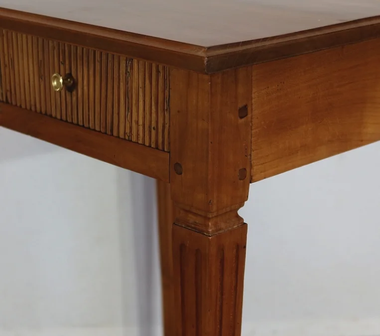 Petite Table en Merisier massif, style Louis XVI – 1ère partie XIXe