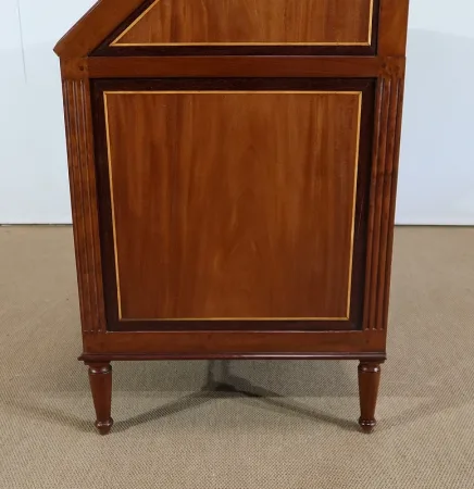 Commode Scriban Louis XVI en Acajou et Bois précieux – XVIIIe