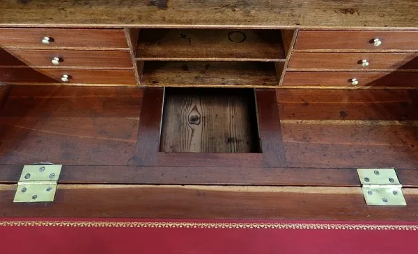 Commode Scriban Louis XVI en Acajou et Bois précieux – XVIIIe