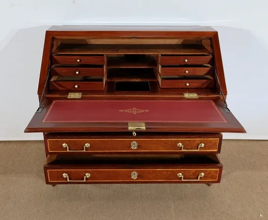 Commode Scriban Louis XVI en Acajou et Bois précieux – XVIIIe