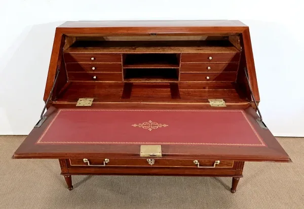 Commode Scriban Louis XVI en Acajou et Bois précieux – XVIIIe