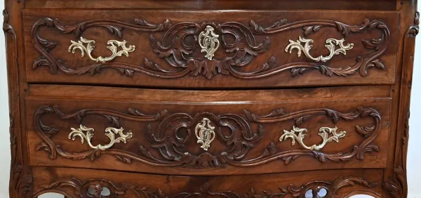 Commode Sauteuse Nîmoise en Noyer, Époque Louis XV – XVIIIe