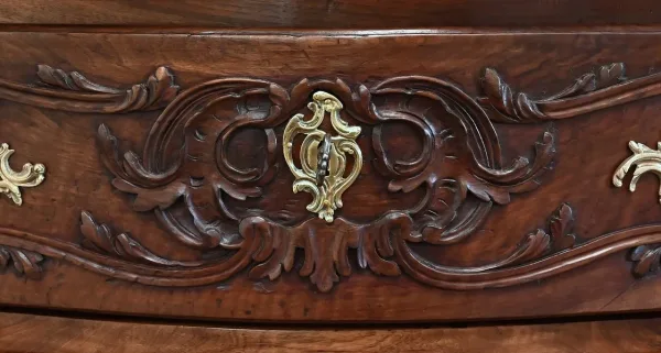 Commode Sauteuse Nîmoise en Noyer, Époque Louis XV – XVIIIe