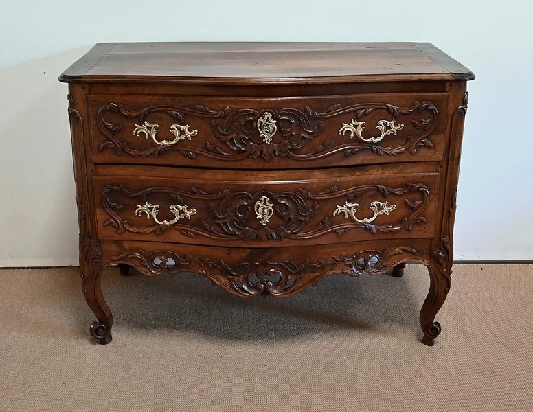 Commode Sauteuse Nîmoise en Noyer, Époque Louis XV – XVIIIe