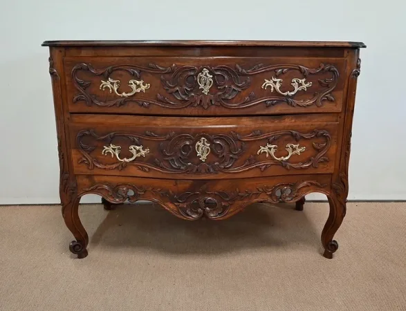 Commode Sauteuse Nîmoise en Noyer, Époque Louis XV – XVIIIe