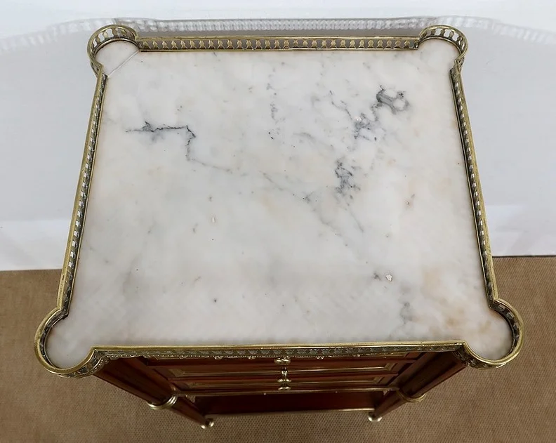TISCH MIT ZWEI EBENEN IM LOUIS XVI-STIL
