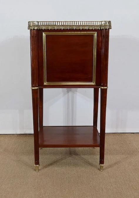 TISCH MIT ZWEI EBENEN IM LOUIS XVI-STIL