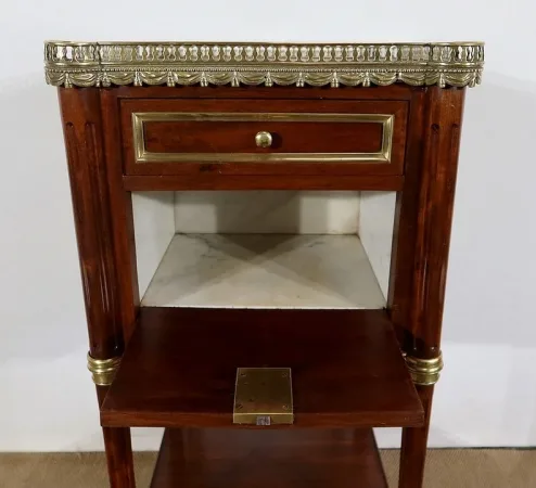 Petit Meuble de Milieu en Acajou massif et Marbre, style Louis XVI – 1900