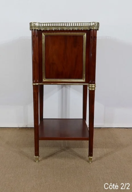 TISCH MIT ZWEI EBENEN IM LOUIS XVI-STIL
