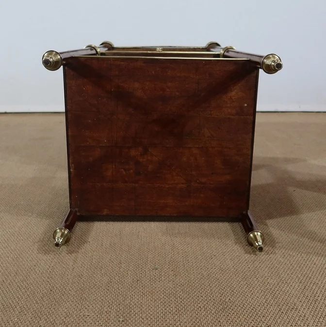 TISCH MIT ZWEI EBENEN IM LOUIS XVI-STIL