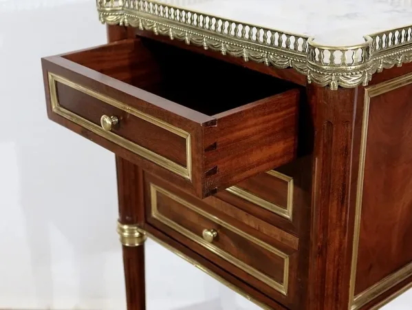Petit Meuble de Milieu en Acajou massif et Marbre, style Louis XVI – 1900