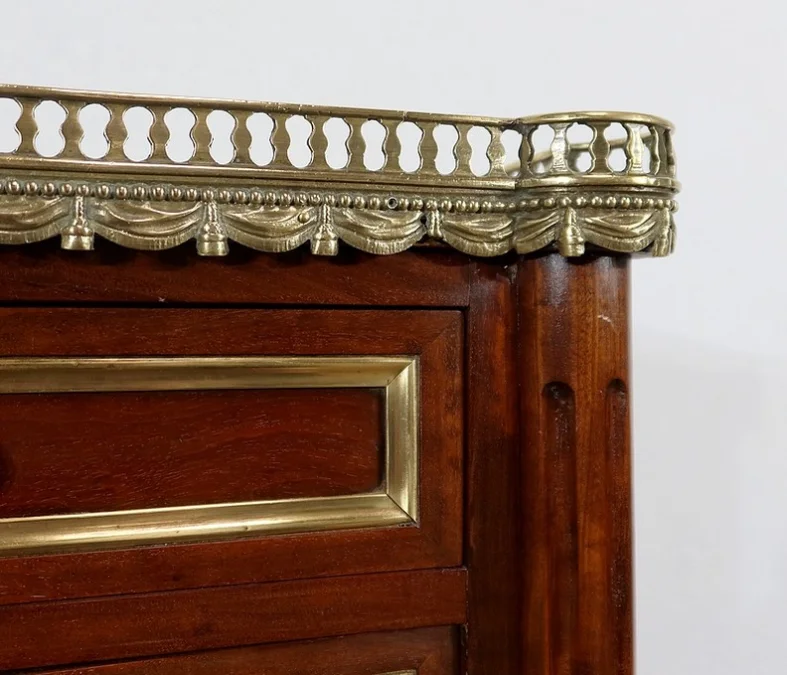 TISCH MIT ZWEI EBENEN IM LOUIS XVI-STIL