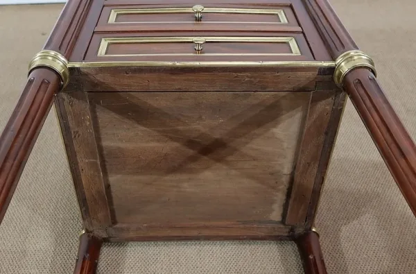 Petit Meuble de Milieu en Acajou massif et Marbre, style Louis XVI – 1900