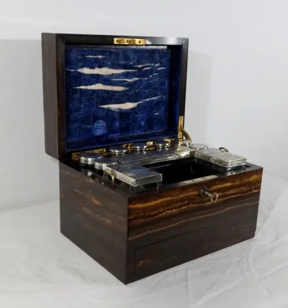 Coffret à toilette en Bois de Serpent signé « John Bagshaw & Sons », Angleterre - 2ème partie XIXe