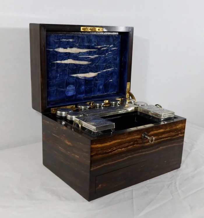 VICTORIAN VANITY BOX